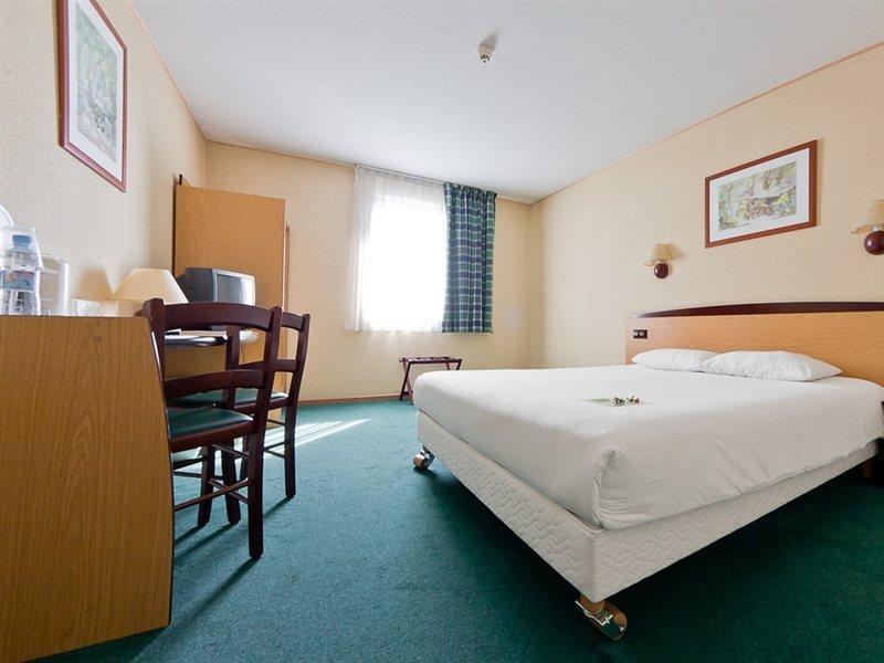 Hotel Campanile / 3*
